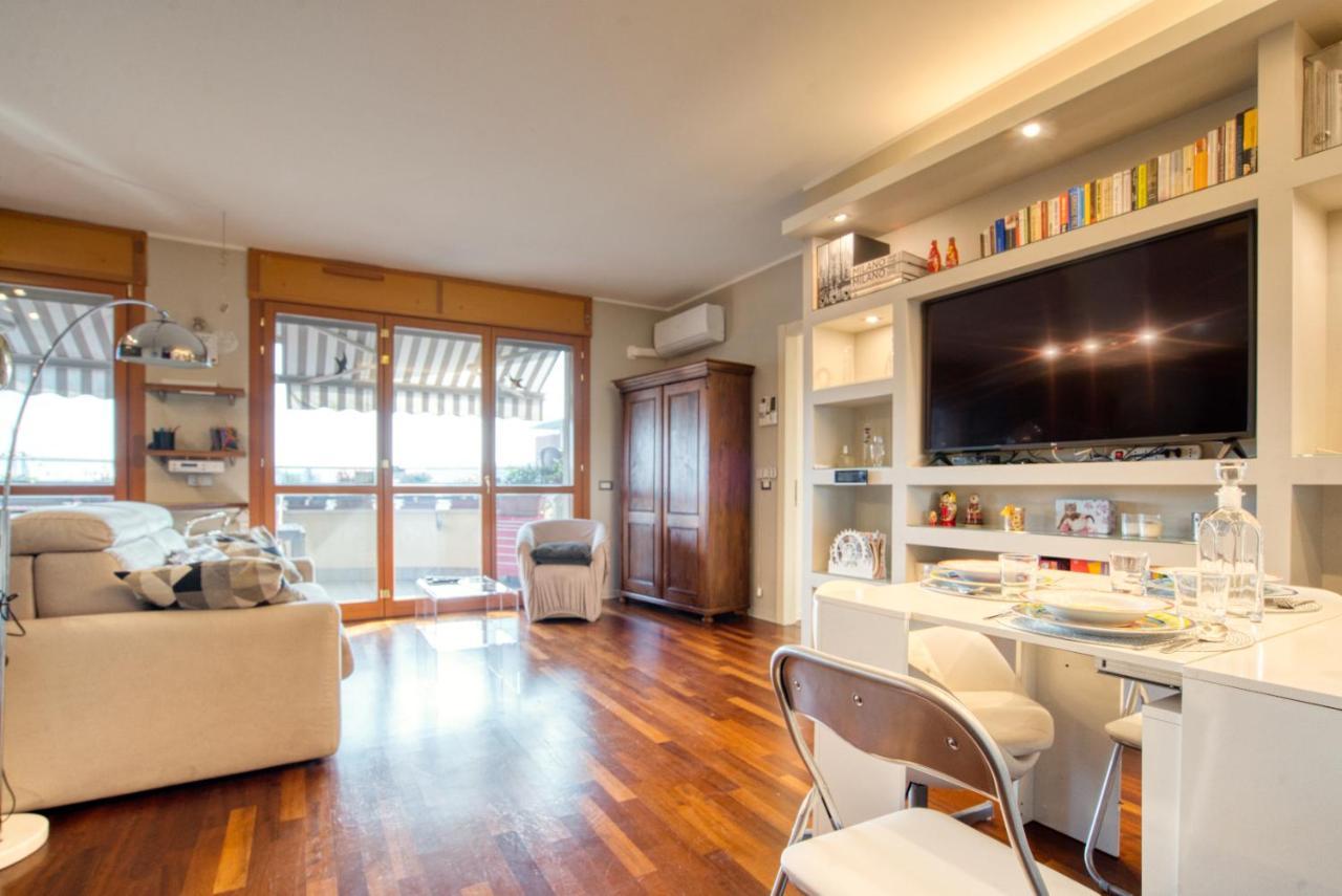 Caseospitali - Casa Di Bibi, Colorato Ed Elegante Bilocale Vicino Al Naviglio Martesana Per 4 Vimodrone Kültér fotó